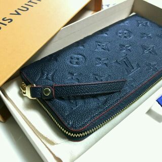 ルイヴィトン(LOUIS VUITTON)のジッピー・ウォレット

M62121(長財布)