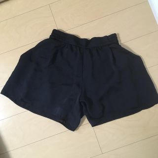 ジーユー(GU)のGU 黒 薄手 ショートパンツ(ショートパンツ)