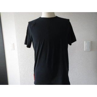 プラダ(PRADA)の●３万プラダスポーツ黒ストレッチ材混合Tシャツ赤タグ背ジップポケ●良美品(Tシャツ/カットソー(半袖/袖なし))