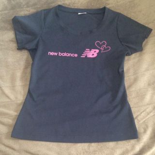 ニューバランス(New Balance)の黒 スポーツ Tシャツ(Tシャツ(半袖/袖なし))