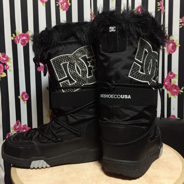 DC SHOE(ディーシーシュー)の新品同様★DCSHOE★スノーブーツ★ロゴキラキラ★スノーボード スポーツ/アウトドアのスノーボード(ブーツ)の商品写真