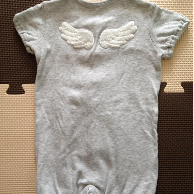COMME CA ISM(コムサイズム)の♡天使の羽根ロンパ♡50〜60サイズ キッズ/ベビー/マタニティのベビー服(~85cm)(ロンパース)の商品写真