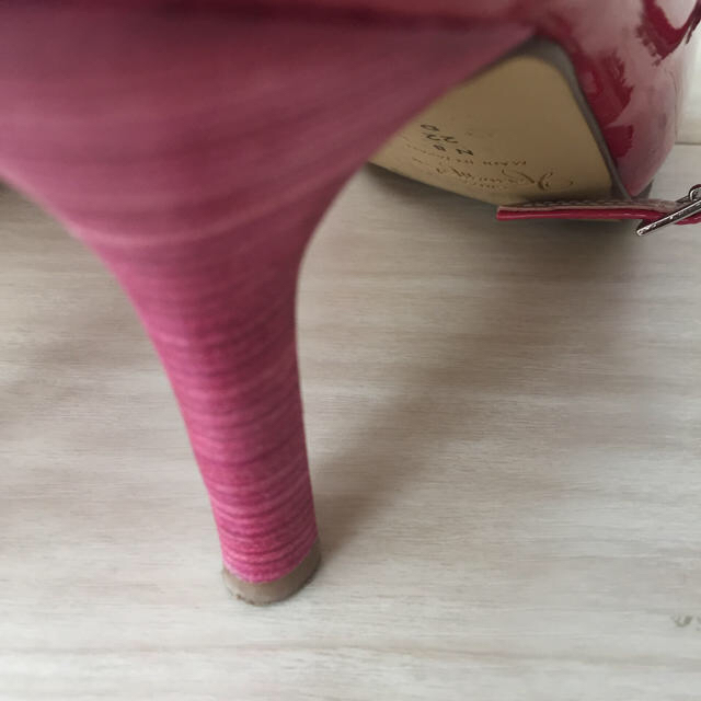 GINZA Kanematsu(ギンザカネマツ)の銀座かねまつ ピンクストラップパンプス レディースの靴/シューズ(ハイヒール/パンプス)の商品写真