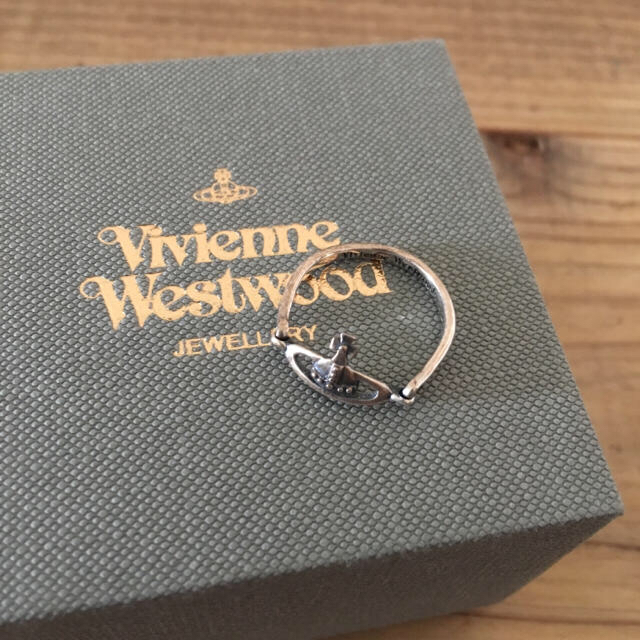 Vivienne Westwood(ヴィヴィアンウエストウッド)の正規品 ヴィヴィアン・ウェストウッド ヴァンドームリング 指輪 定番 シルバー レディースのアクセサリー(リング(指輪))の商品写真
