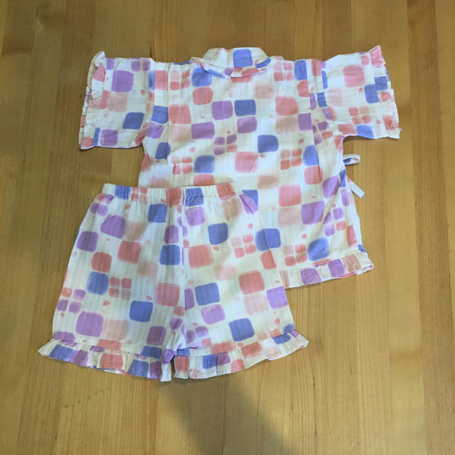 夏祭りセール中♡四角い水玉柄 甚兵衛 キッズ/ベビー/マタニティのキッズ服女の子用(90cm~)(甚平/浴衣)の商品写真