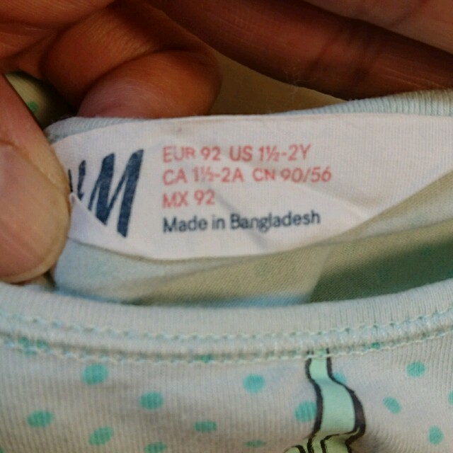 H&M(エイチアンドエム)のH&M ディズニーTシャツ キッズ/ベビー/マタニティのキッズ服女の子用(90cm~)(Tシャツ/カットソー)の商品写真