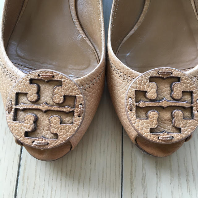 Tory Burch(トリーバーチ)のトリーバーチのベージュのウエッジパンプス レディースの靴/シューズ(サンダル)の商品写真