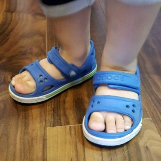 クロックス(crocs)のcrocs クロックス ブルー 青 スリッパ 13cm(サンダル)