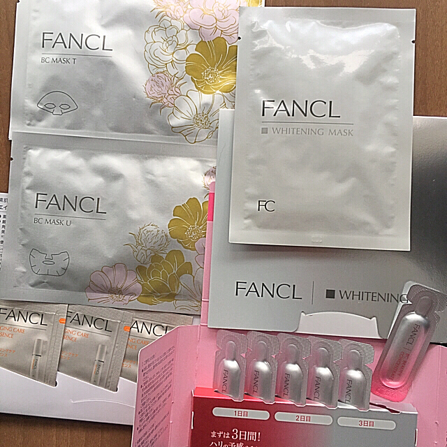 FANCL(ファンケル)のノベルティー ホワイト二ングマスク&トートバック&エコバック  コスメ/美容のスキンケア/基礎化粧品(パック/フェイスマスク)の商品写真