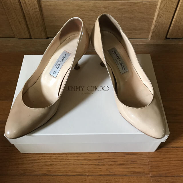 JIMMY CHOO(ジミーチュウ)の最終値下げ ジミーチュウ エナメル パンプス ヌードカラー 36 1/2 レディースの靴/シューズ(ハイヒール/パンプス)の商品写真