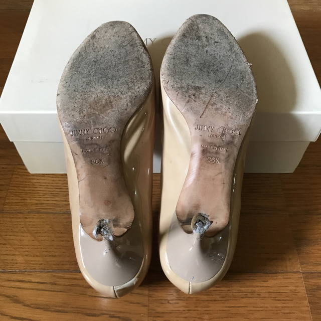 JIMMY CHOO(ジミーチュウ)の最終値下げ ジミーチュウ エナメル パンプス ヌードカラー 36 1/2 レディースの靴/シューズ(ハイヒール/パンプス)の商品写真