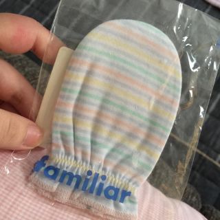 ファミリア(familiar)のfamiliar ミトン 新品(手袋)