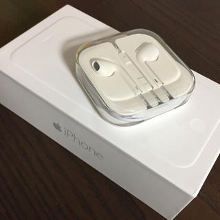 アップル(Apple)のiPhone 純正 イヤホン 新品未開封(ヘッドフォン/イヤフォン)