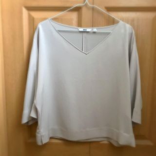 ユニクロ(UNIQLO)の美品  ユニクロ ドレープブラウス M(シャツ/ブラウス(長袖/七分))