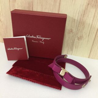 サルヴァトーレフェラガモ(Salvatore Ferragamo)のフェラガモ☆ヴァラ Varaレザーリボン ２巻ブレスレット ピンク 新品☆(ブレスレット/バングル)