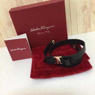 サルヴァトーレフェラガモ(Salvatore Ferragamo)のフェラガモ☆ヴァラ Varaレザーリボン ２巻ブレスレット ブラック 新品☆(ブレスレット/バングル)