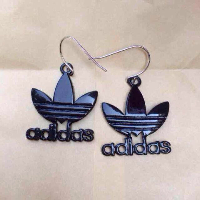 adidas(アディダス)のアディダス ピアス 新品 残り1点 レディースのアクセサリー(ピアス)の商品写真