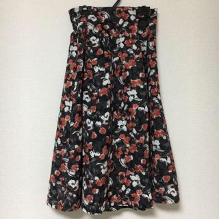 ダブルクローゼット(w closet)の【新品】レトロな花柄スカート(ひざ丈スカート)