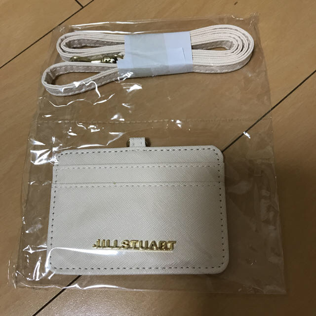 JILLSTUART(ジルスチュアート)のJILLSTUARTのパスケース   レディースのファッション小物(名刺入れ/定期入れ)の商品写真