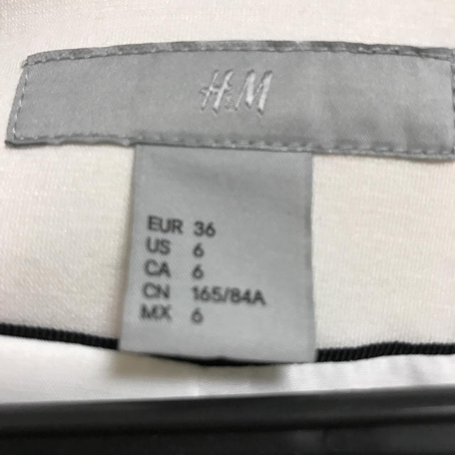 H&M(エイチアンドエム)のH&M白ジャケット レディースのジャケット/アウター(ノーカラージャケット)の商品写真