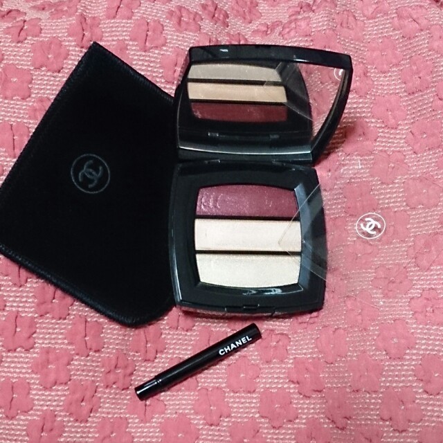 CHANEL(シャネル)のCHANEL♡グロスパレット コスメ/美容のベースメイク/化粧品(その他)の商品写真