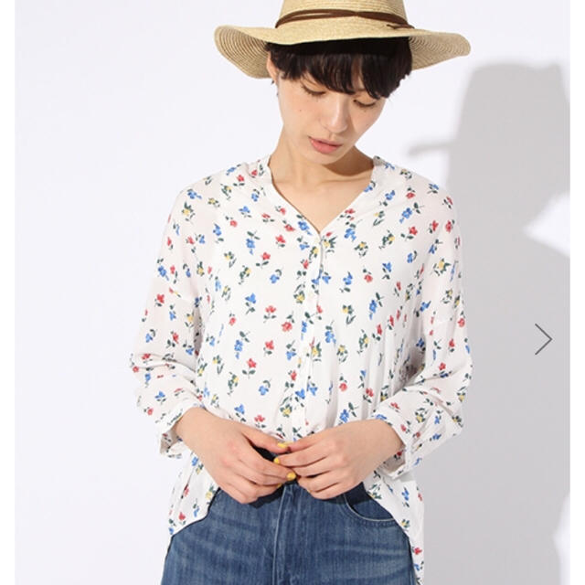 niko and...(ニコアンド)の花柄シャツ ホワイト レディースのトップス(シャツ/ブラウス(長袖/七分))の商品写真