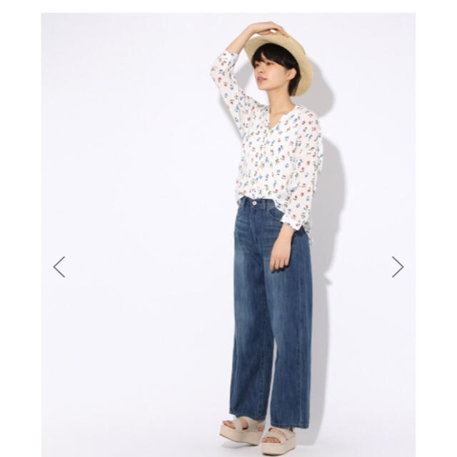 niko and...(ニコアンド)の花柄シャツ ホワイト レディースのトップス(シャツ/ブラウス(長袖/七分))の商品写真