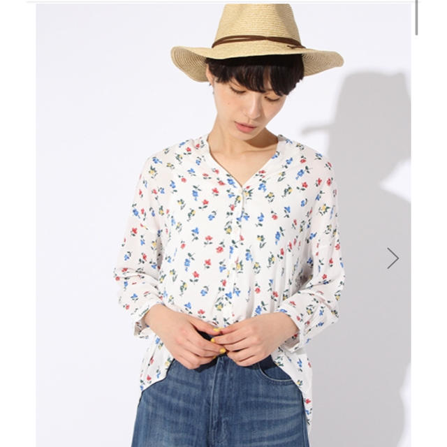 niko and...(ニコアンド)の花柄シャツ ブラック レディースのトップス(シャツ/ブラウス(長袖/七分))の商品写真