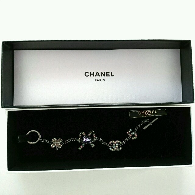 CHANEL(シャネル)のCHANELブレスレット✨箱付きシリアルナンバー付き レディースのアクセサリー(ブレスレット/バングル)の商品写真