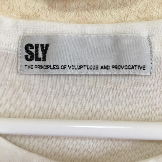 SLY(スライ)のSLY(スライ)プリントTシャツ レディースのトップス(Tシャツ(半袖/袖なし))の商品写真