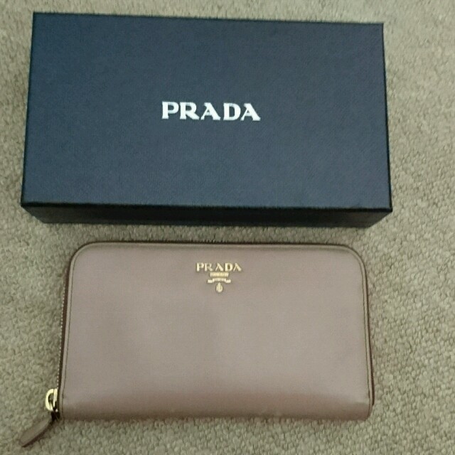 PRADA(プラダ)のmiki様専用★プラダ 財布 ラウンドファスナー 長財布 レディースのファッション小物(財布)の商品写真