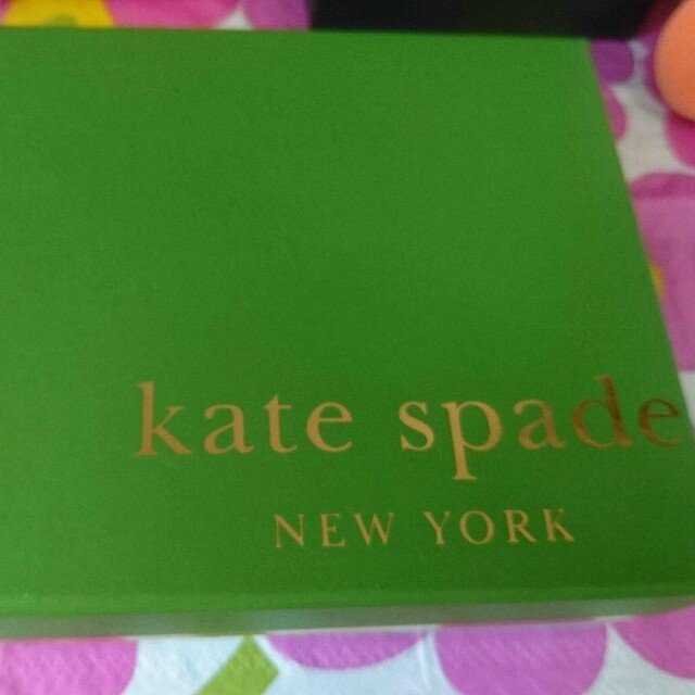 kate spade new york(ケイトスペードニューヨーク)のKATE SPADE パスケース レディースのファッション小物(名刺入れ/定期入れ)の商品写真