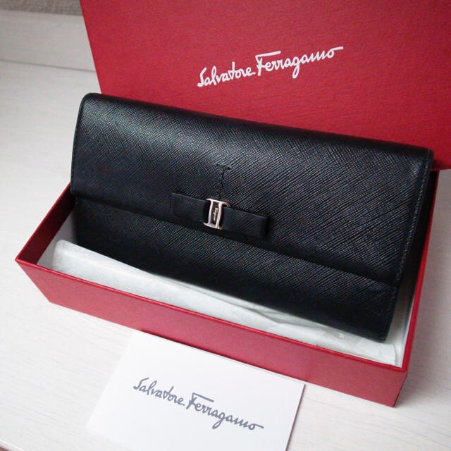 Salvatore Ferragamo - 正規品♡最安値♡フェラガモ 長財布 ヴァラ