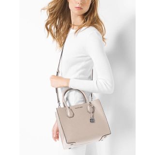 マイケルコース(Michael Kors)のマイケルコースMichael Kors 新作マーサー ミディアムトート セメント(ハンドバッグ)