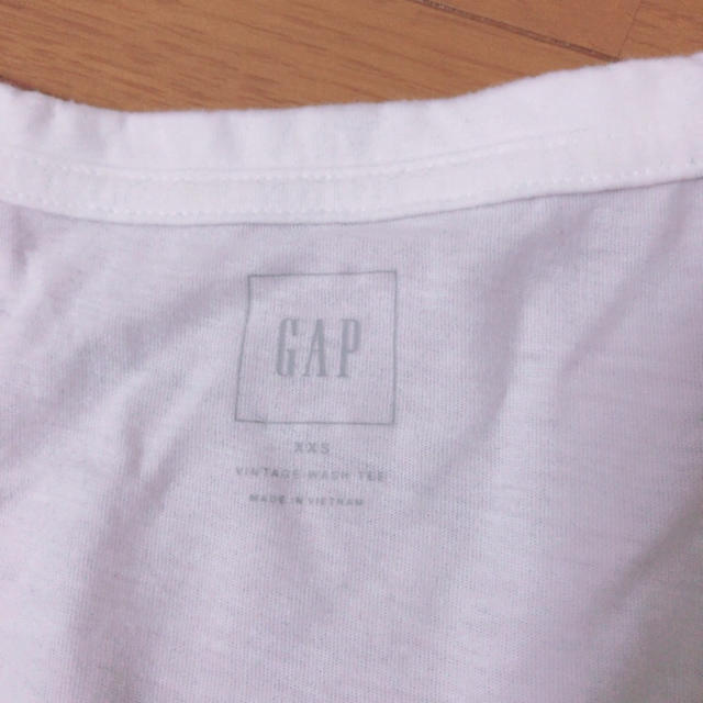 GAP(ギャップ)のTシャツ ギャップ gap 白 ホワイト シンプル Vネック レディースのトップス(Tシャツ(半袖/袖なし))の商品写真