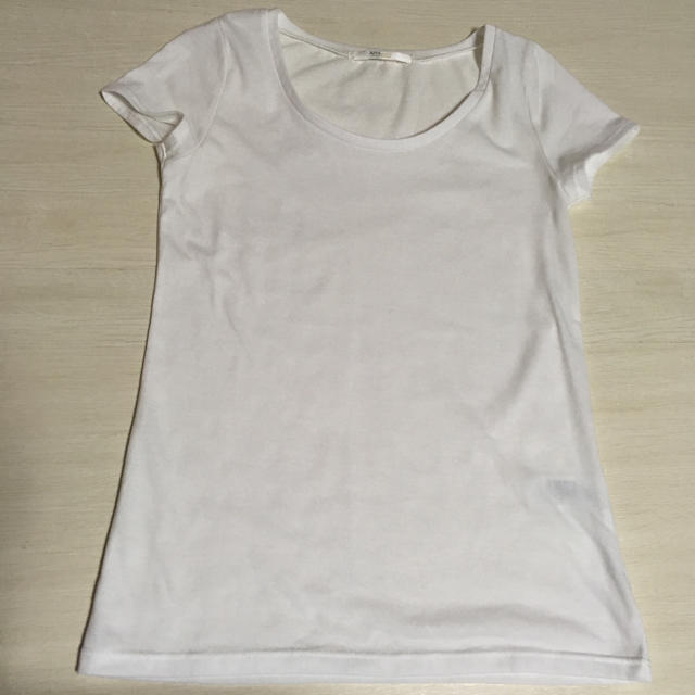 AZUL by moussy(アズールバイマウジー)の専用ページです！AZUL白Tシャツ☆XSサイズ レディースのトップス(Tシャツ(半袖/袖なし))の商品写真