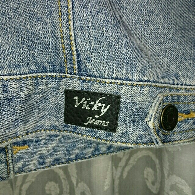 VICKY(ビッキー)の♥️VICKY♥️クールなデニムジャケット。(Ｇジャン)。サイズ２(９号)。 レディースのジャケット/アウター(Gジャン/デニムジャケット)の商品写真