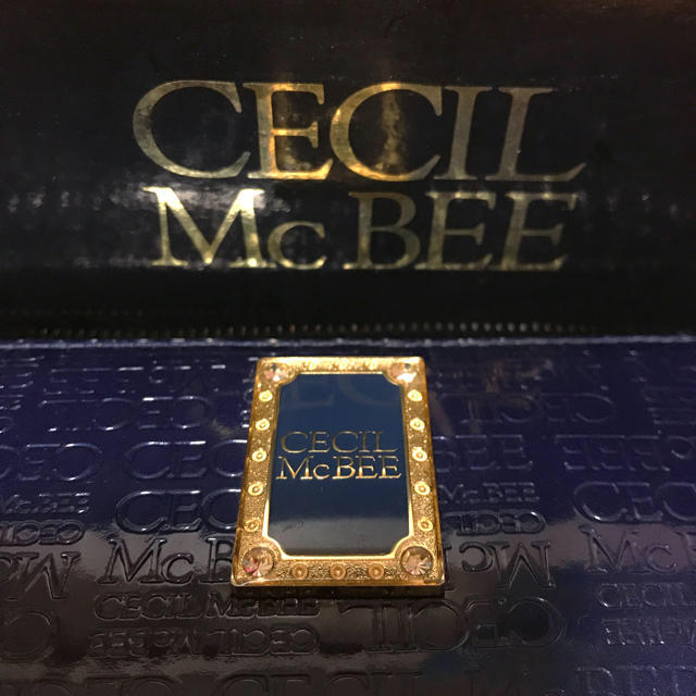 CECIL McBEE(セシルマクビー)のCECIL McBEE セシルマクビー エナメル ファスナー 長財布 ネイビー レディースのファッション小物(財布)の商品写真