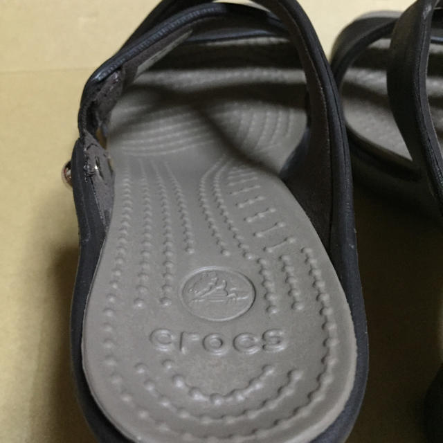 crocs(クロックス)のKOKO様専用クロックス サンダル 綺麗です。 レディースの靴/シューズ(サンダル)の商品写真