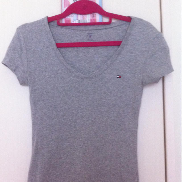 TOMMY HILFIGER(トミーヒルフィガー)のトミー♥グレーT レディースのトップス(Tシャツ(半袖/袖なし))の商品写真