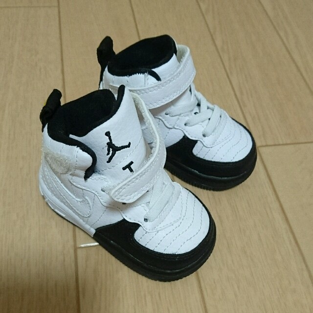 NIKE(ナイキ)のNIKE エアジョーダン スニーカー ベビー キッズ/ベビー/マタニティのベビー靴/シューズ(~14cm)(スニーカー)の商品写真