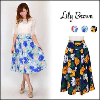 リリーブラウン(Lily Brown)の大人気の！大花柄トップス＆スカート二点セット(ひざ丈スカート)