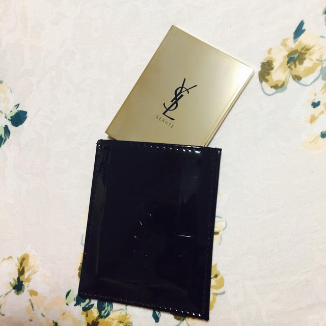 Yves Saint Laurent Beaute(イヴサンローランボーテ)のYSL 鏡 コスメ/美容のコスメ/美容 その他(その他)の商品写真