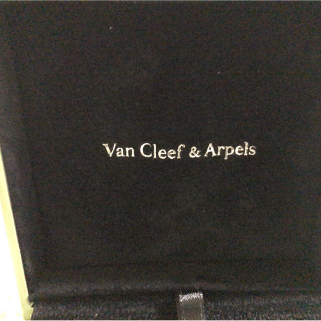Van Cleef & Arpels(ヴァンクリーフアンドアーペル)のヴァンクリーフアーペルのピアスの箱 その他のその他(その他)の商品写真