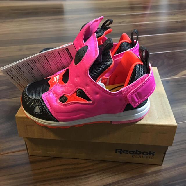 Reebok(リーボック)のリーボック ポンプフューリー キッズ/ベビー/マタニティのベビー靴/シューズ(~14cm)(スニーカー)の商品写真