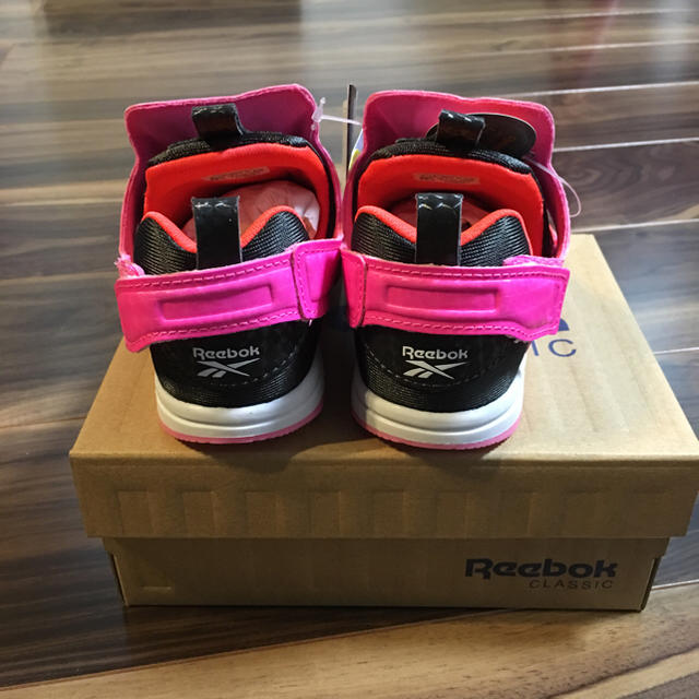 Reebok(リーボック)のリーボック ポンプフューリー キッズ/ベビー/マタニティのベビー靴/シューズ(~14cm)(スニーカー)の商品写真