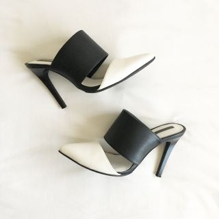 ザラ(ZARA)の【SALE】ZARA バイカラーミュール 37サイズ(ミュール)