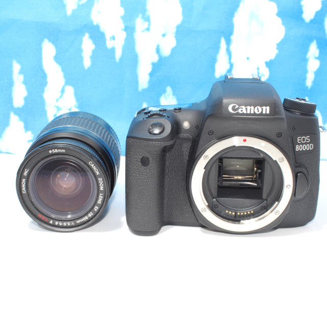 中古】 Canon 極上品Wi-Fi内蔵+自撮りCanon EOS 8000D レンズキット デジタル一眼