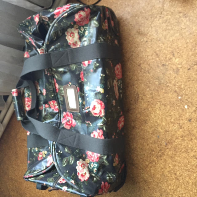 Cath Kidston(キャスキッドソン)のキャスキッドソン 花柄キャリーバッグ❤️ レディースのバッグ(スーツケース/キャリーバッグ)の商品写真
