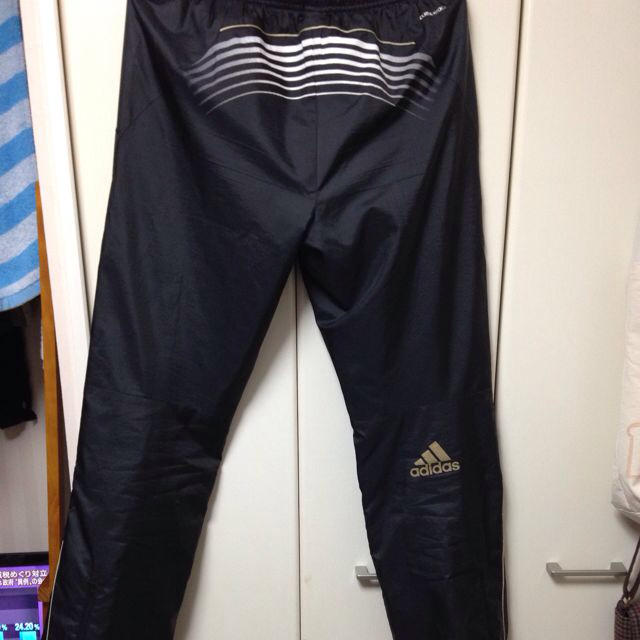 adidas(アディダス)のadidas 黒金ウィンドブレーカー その他のその他(その他)の商品写真